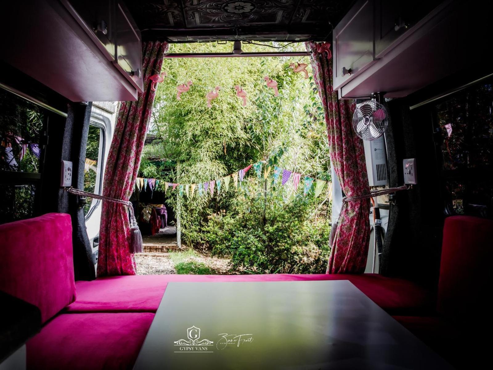Gypsy Wagons And Vans, Кларенс Номер фото